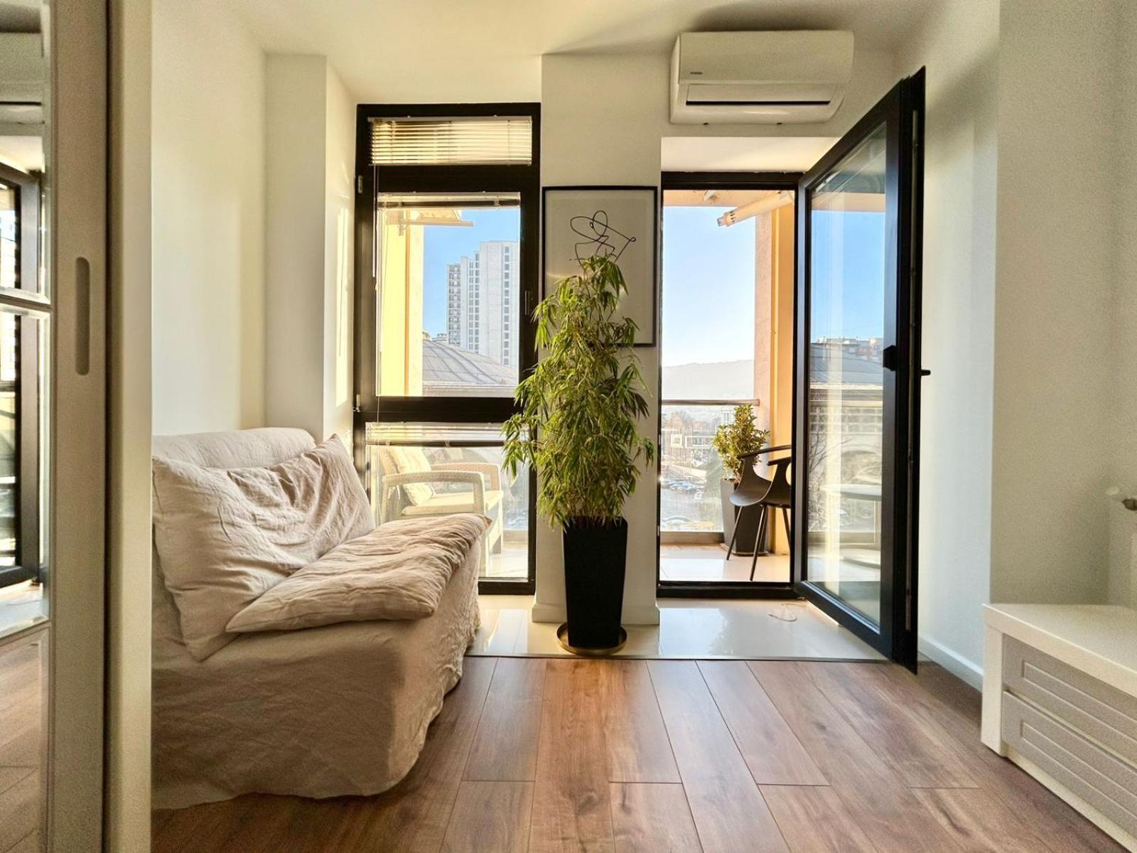City Center - Next To Holiday Inn -2Br Apartment Τυφλίδα Εξωτερικό φωτογραφία