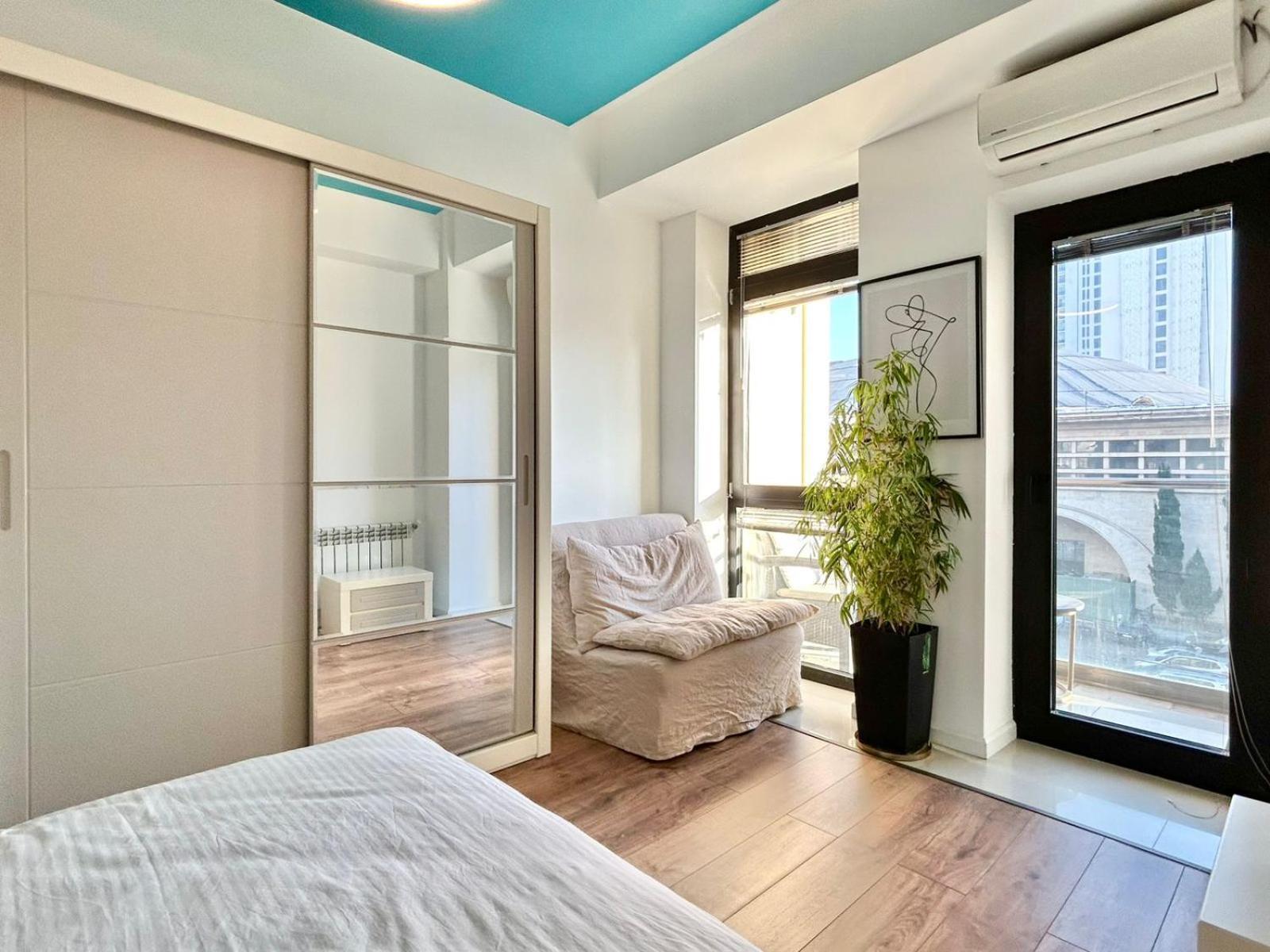 City Center - Next To Holiday Inn -2Br Apartment Τυφλίδα Εξωτερικό φωτογραφία