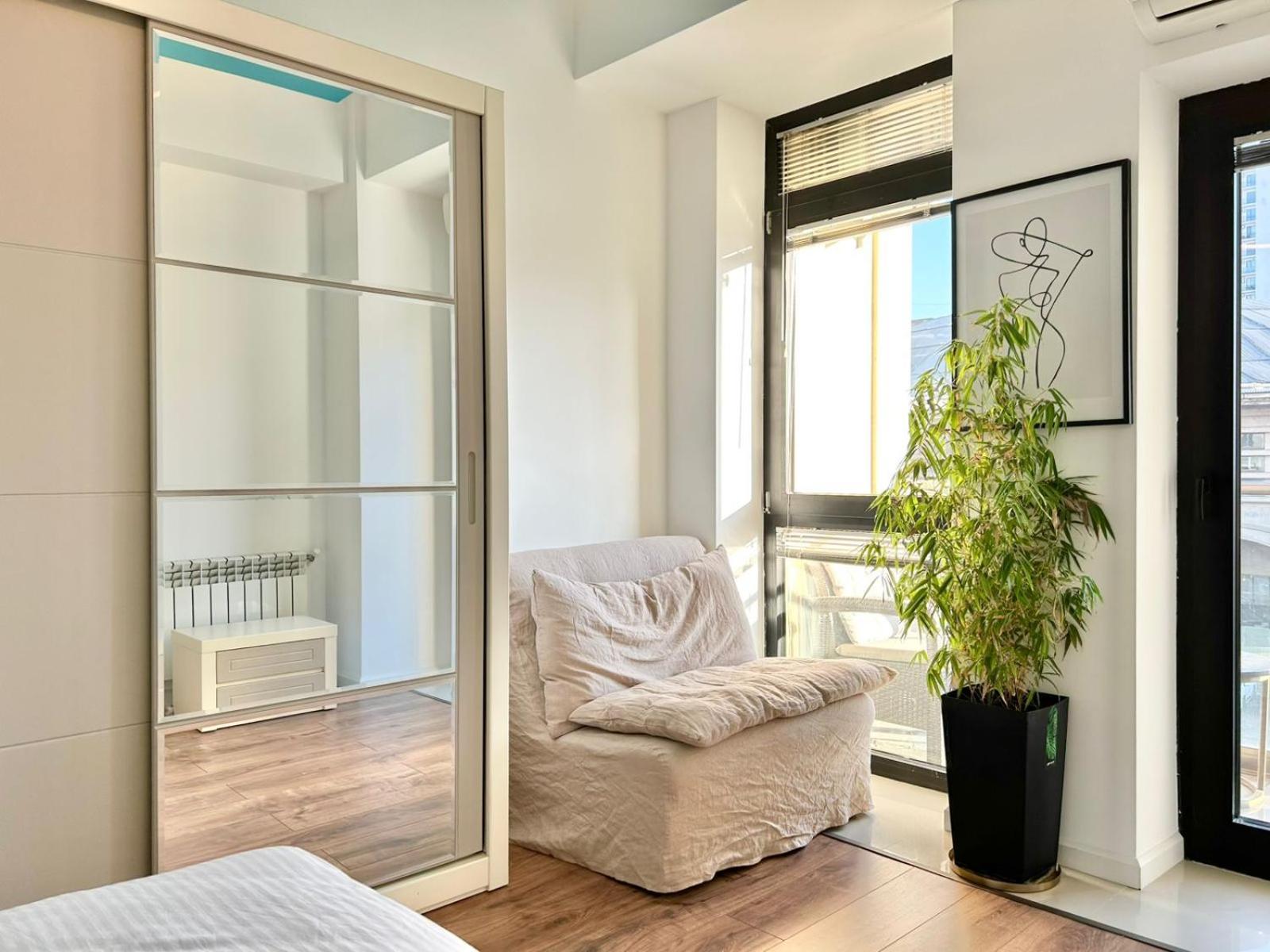 City Center - Next To Holiday Inn -2Br Apartment Τυφλίδα Εξωτερικό φωτογραφία