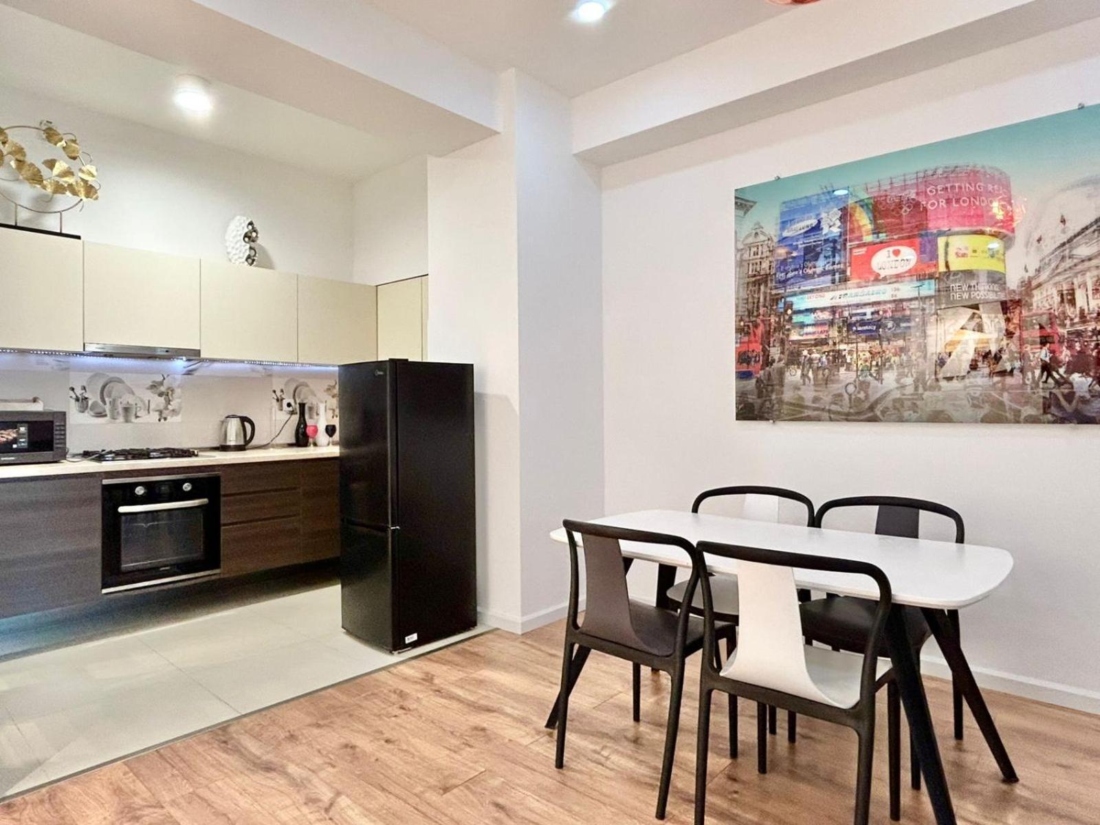 City Center - Next To Holiday Inn -2Br Apartment Τυφλίδα Εξωτερικό φωτογραφία