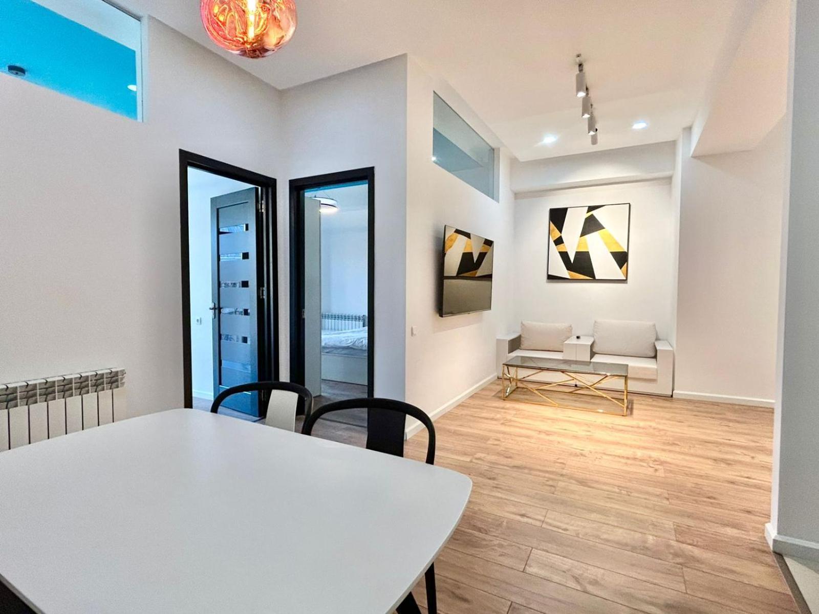 City Center - Next To Holiday Inn -2Br Apartment Τυφλίδα Εξωτερικό φωτογραφία