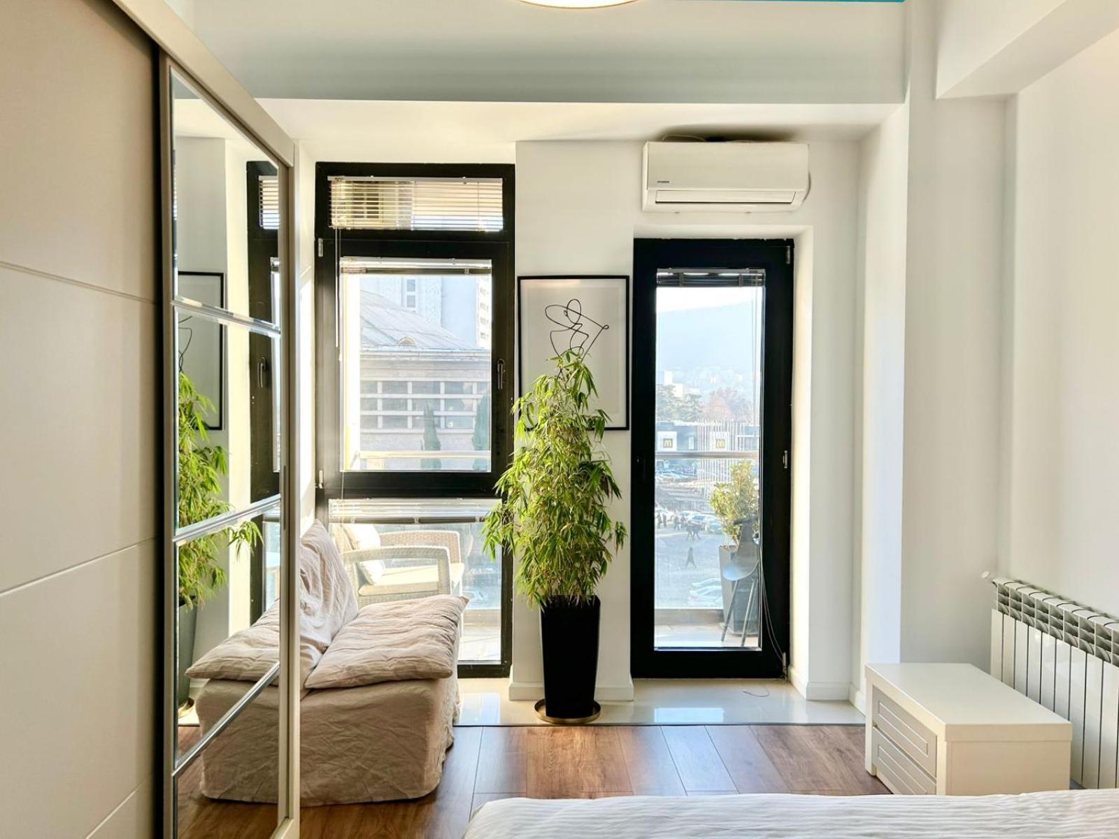 City Center - Next To Holiday Inn -2Br Apartment Τυφλίδα Εξωτερικό φωτογραφία