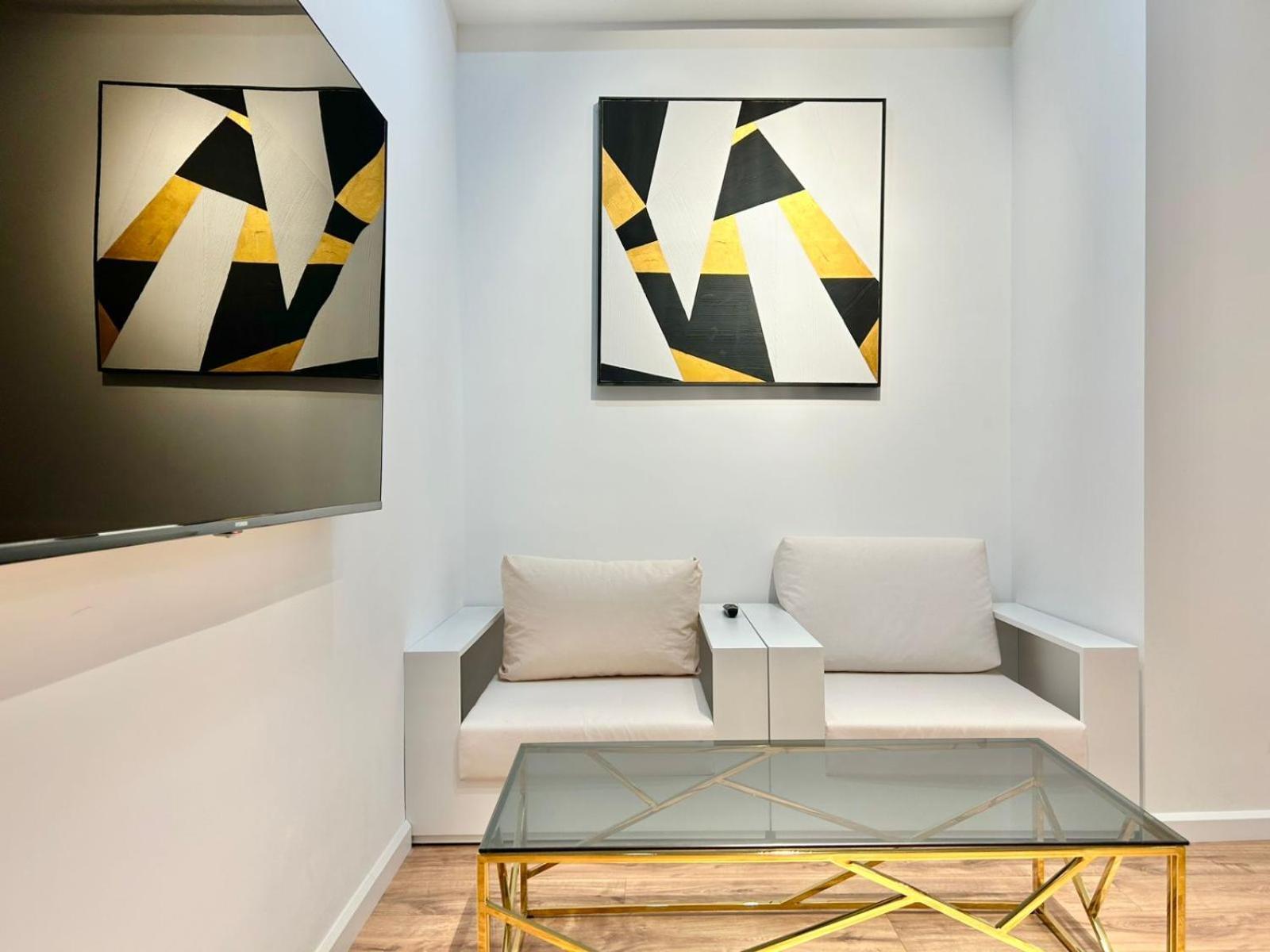 City Center - Next To Holiday Inn -2Br Apartment Τυφλίδα Εξωτερικό φωτογραφία